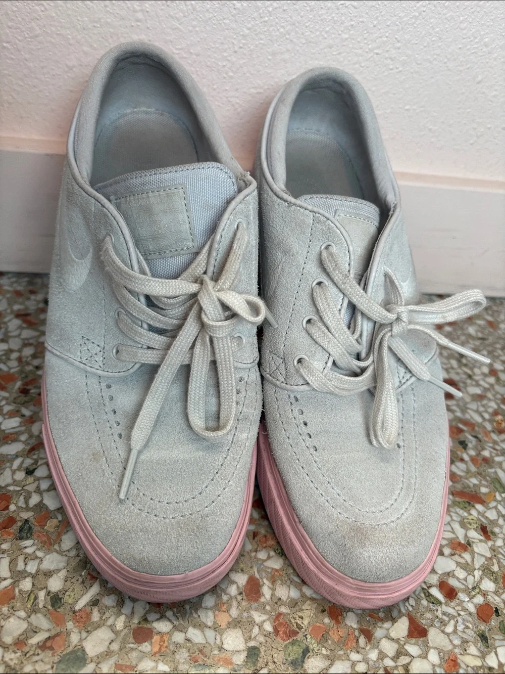 Nike Stefan Janoski 8 Women’s Light Gray Suede Sneakers with Pink Sole